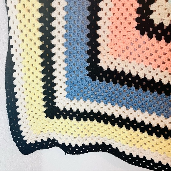 VTG 70’s AFGHAN CROCHET FRINGE THROW BLANKET HANDMADE PASTEL BLUE PINK YELLOW - Picture 9 of 9
